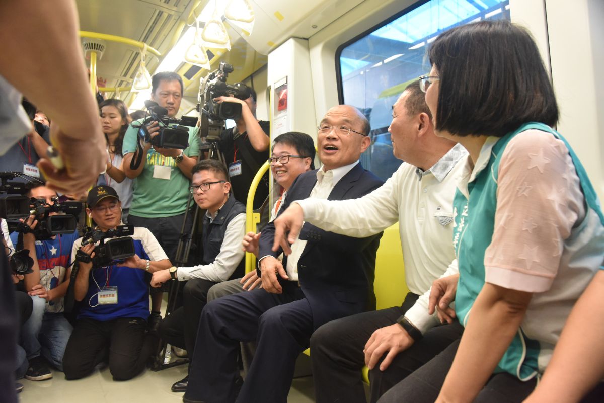 ▲行政院長蘇貞昌今（21）日在新北市長侯友宜的陪同下，視察捷運環狀線北環段工程規劃。（圖／記者蔡琇惠攝，2019.04.21）

