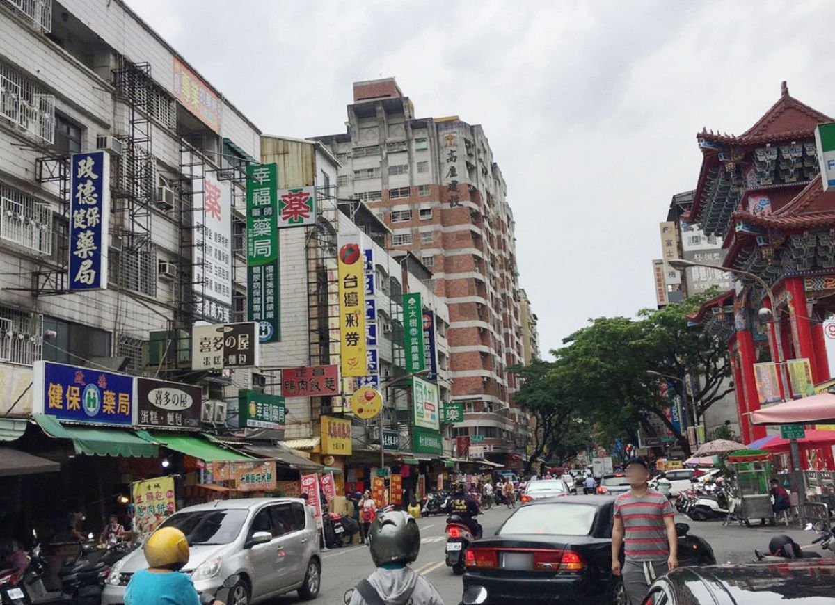 高雄武廟商圈生活機能發展成熟，吸引建商獵地。（圖／信義房屋提供）