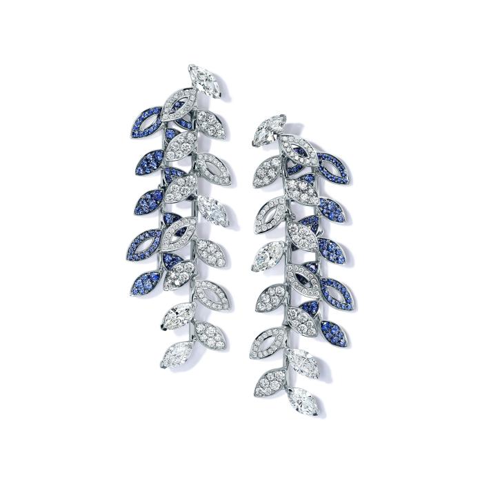 ▲Tiffany 鉑金鑲嵌混合式切割藍寶石與鑽石蕨葉造型耳環。（圖／Tiffany & Co.提供）