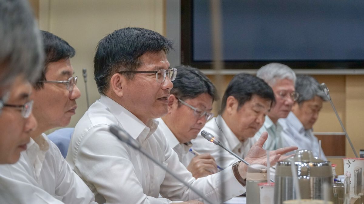 ▲長榮空服將發起罷工投票，對此交通部長林佳龍強調，勞資一體、善待彼此」，希望雙方能重回談判桌，避免旅客權益受到傷害。（圖／交通部）