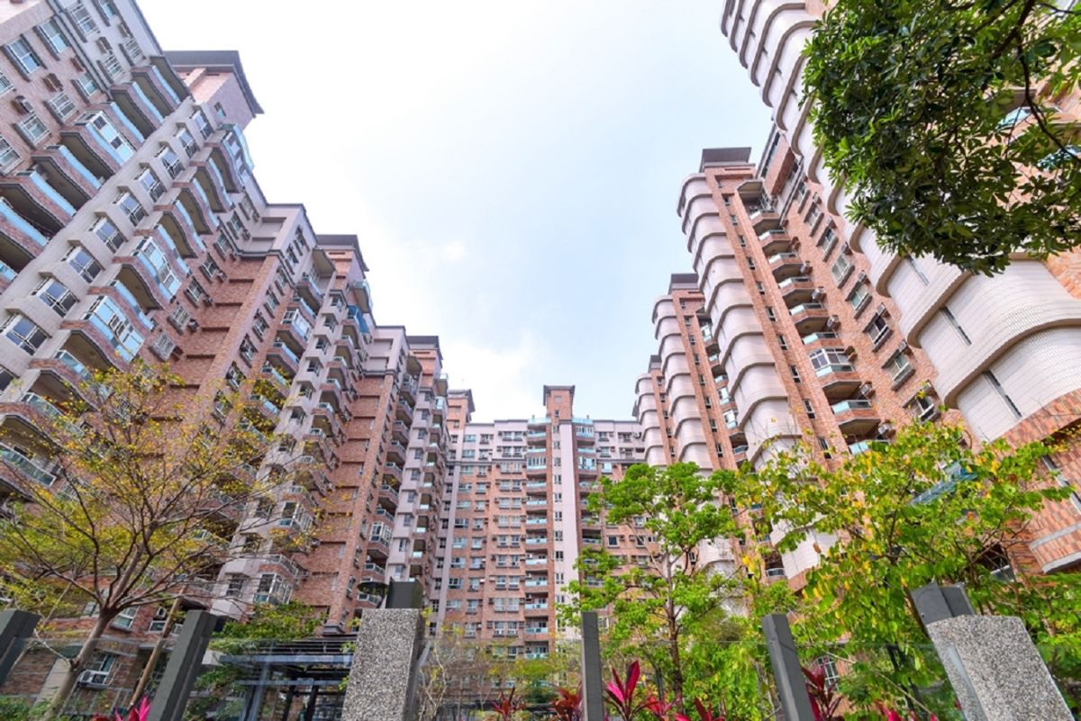 受惠鐵路地下化完工、陸橋拆除，高雄文山特區房價每坪上漲萬元。（圖／信義房屋提供）