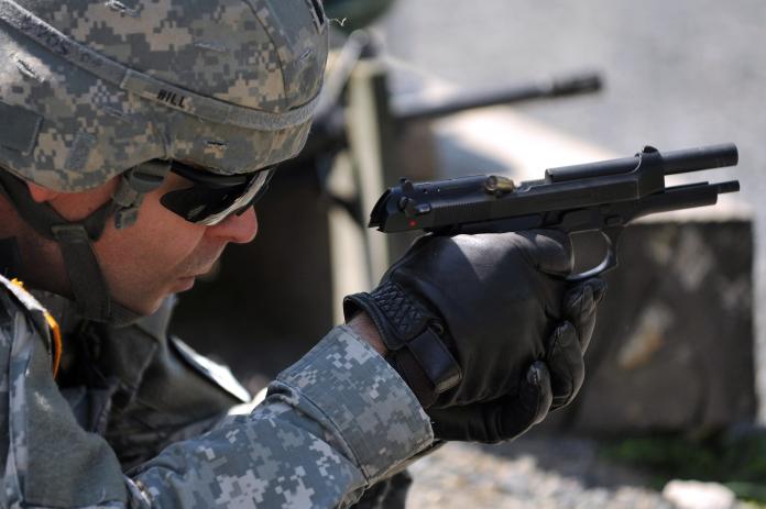 ▲駐歐美軍實施M9手槍射擊訓練。（圖／美國陸軍）