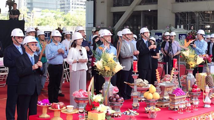 ▲高雄市長韓國瑜帶領市府團隊，舉行上樑儀式。（圖／記者陳美嘉攝，2019.04.24）