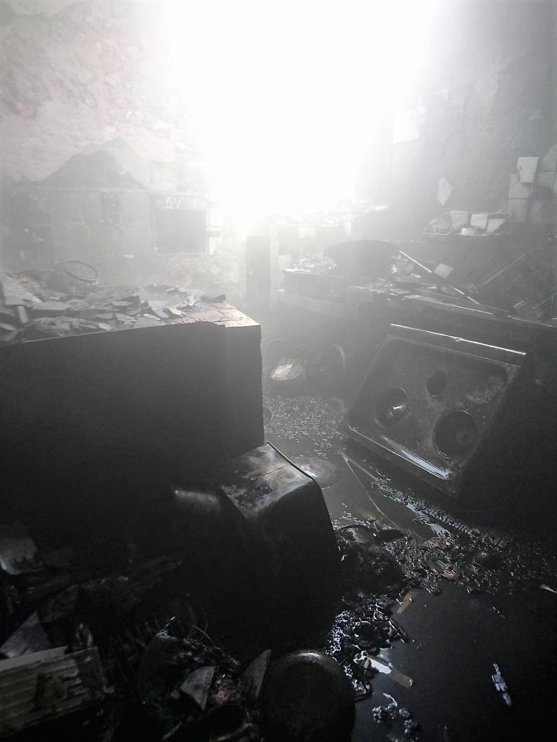 ▲西嶼鄉池東村發生火警，9旬失智黃姓老婦疑似煮食不慎釀成災害，澎湖縣社會處已介入協調安置。（圖／澎湖縣消防局提供，2019.04.25）