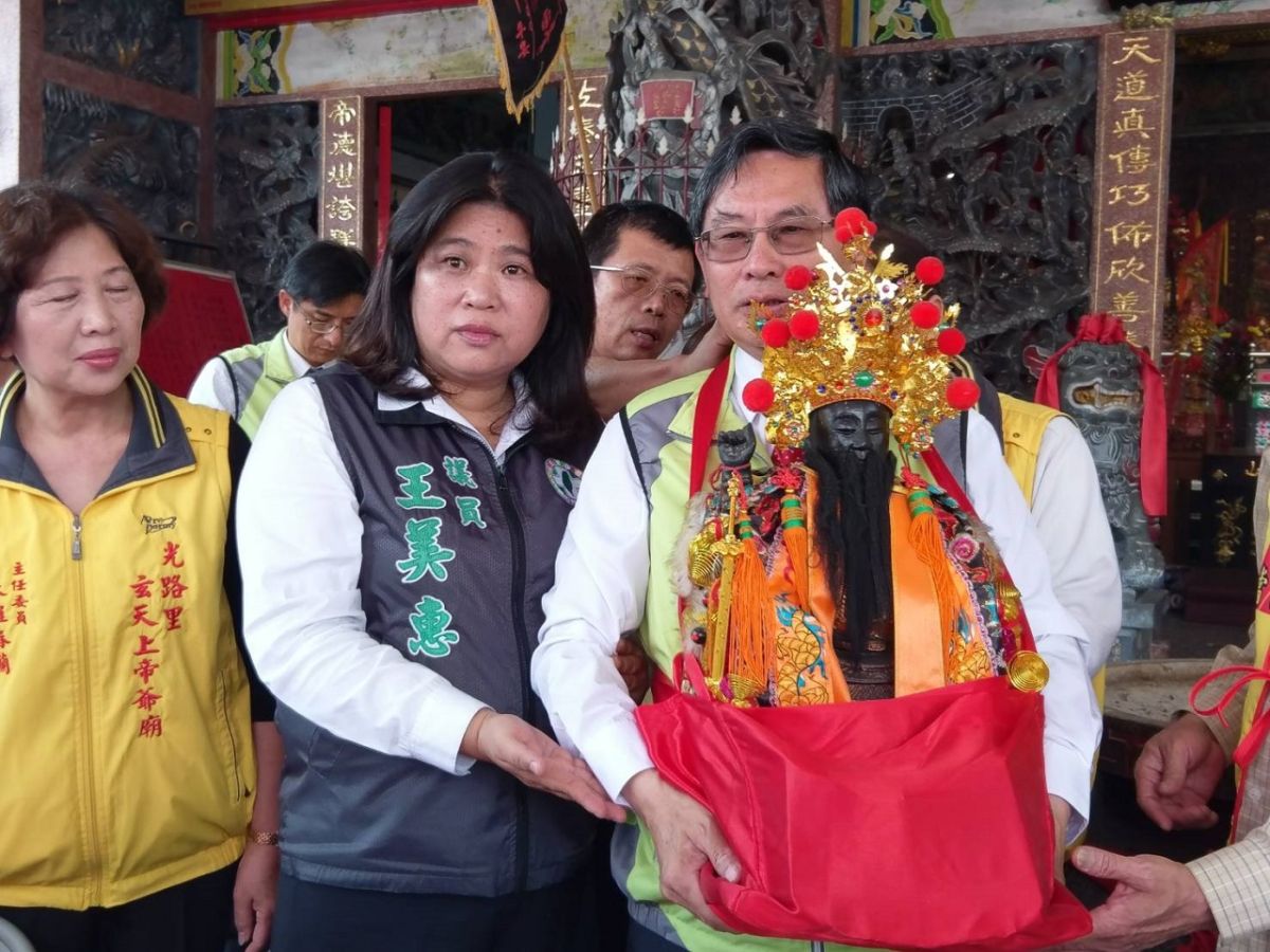 ▲將代表民進黨參與2020年嘉義市立法委員選舉的嘉義市議員王美惠(中)。（圖／記者陳惲朋攝）