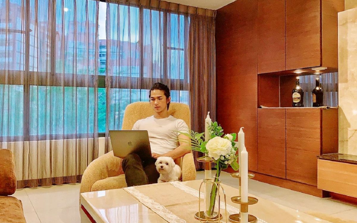 連鎖咖啡廳執行長Willy，靠自己打拚，27歲時在高雄買下人生第一間千萬宅。（圖／信義房屋提供）