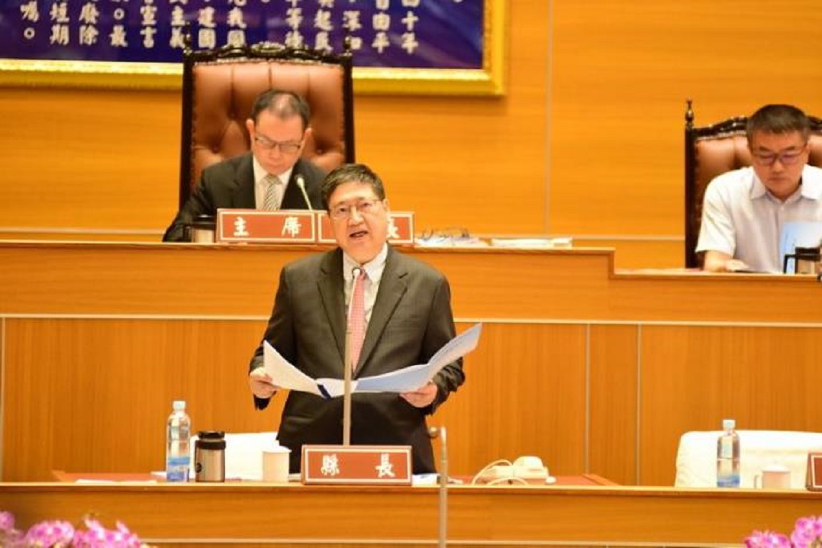 ▲雖然上任百日只有4成民眾表示滿意，新竹縣長楊文科還是前往新竹縣議會定期會進行施政報告。（圖／新竹縣政府提供）