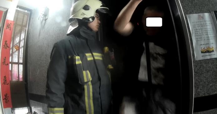 ▲電梯突然罷工，嘉義市消防局火速救援。（圖／嘉義市消防局提供）