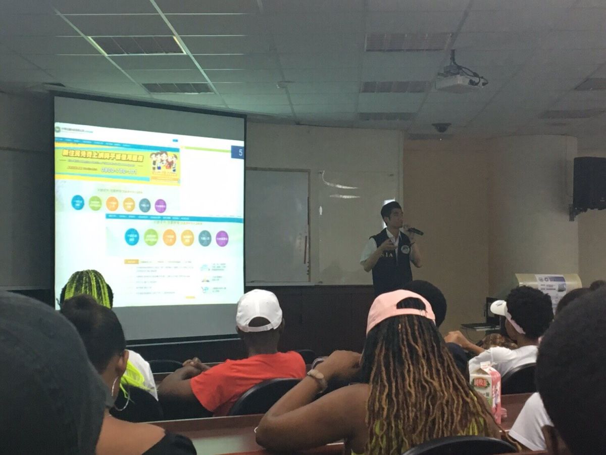 ▲移民署彰化縣服務站舉辦「校園服務行動列車-移民業務講座」，提供外籍生與僑生求學期間聯繫服務窗口。（圖／記者陳雅芳攝，2019.04.28）