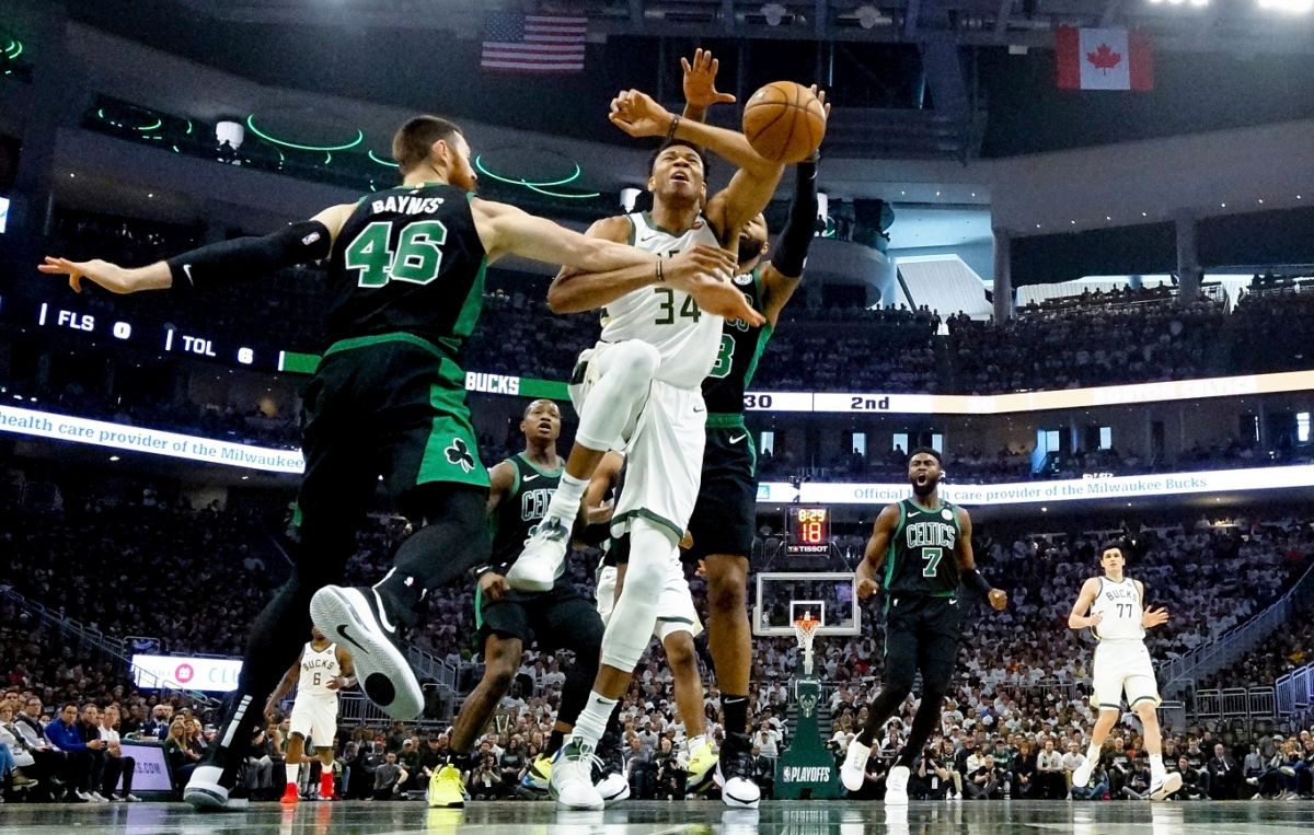 Giannis Antetokounmpo遭到對手嚴防。（圖／美聯社／達志影像）