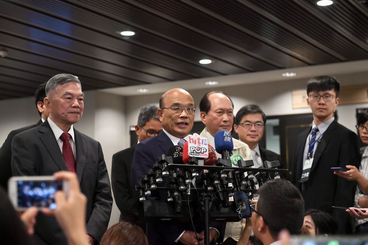 ▲行政院長蘇貞昌今日參加治水會議，受訪時表示，初選後再來談配，很難。（圖／記者朱啓瑜攝, 2019.04.30）