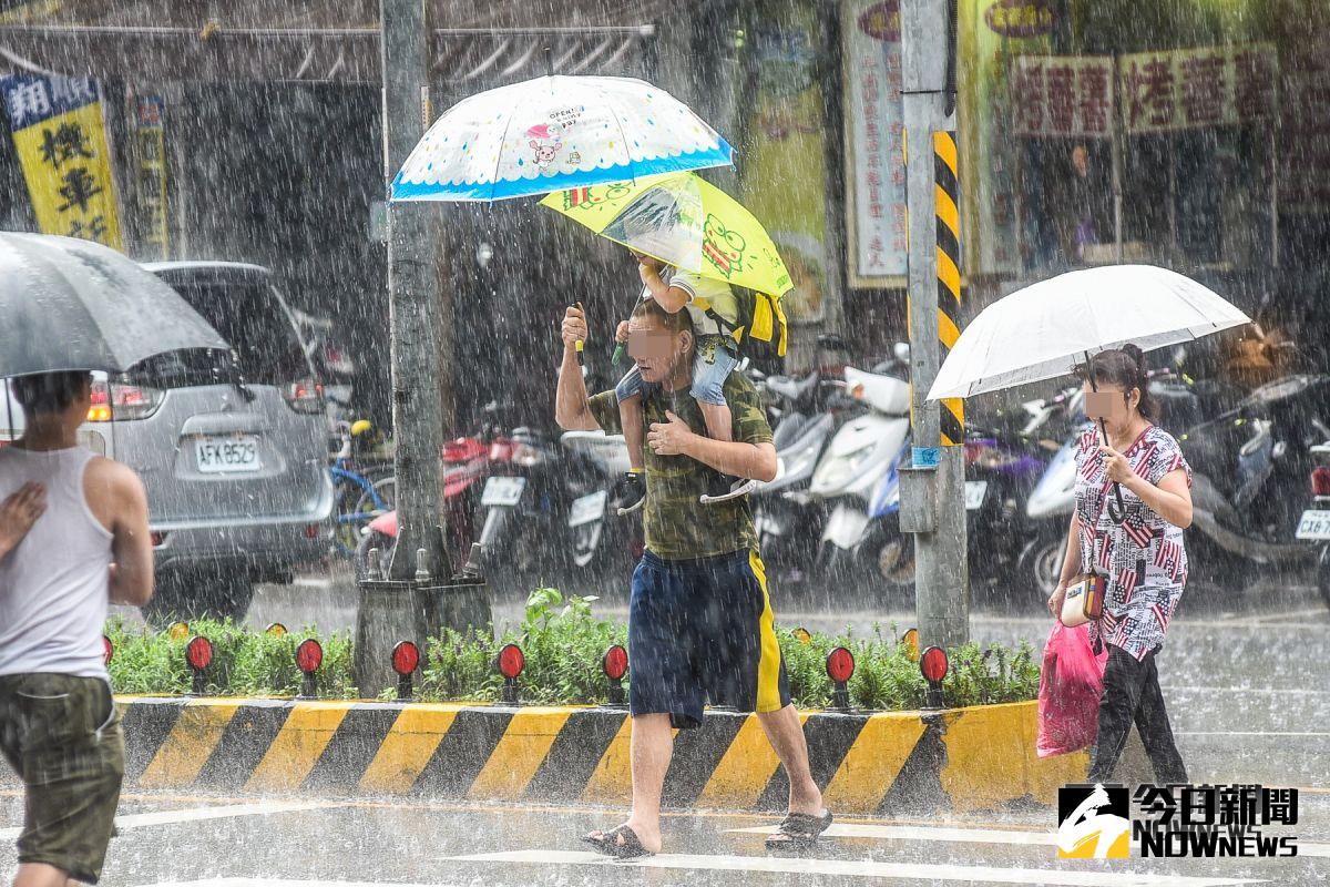 ▲中央氣象局預估，今年「入梅」時間點將從五月中過後展開，氣象專家賈新興也提醒，隨著鋒面滯留及西南季風兩大指標越來越明顯，中南部地區要嚴防豪雨以上的劇烈降雨。（圖／NOWnews資料圖片）