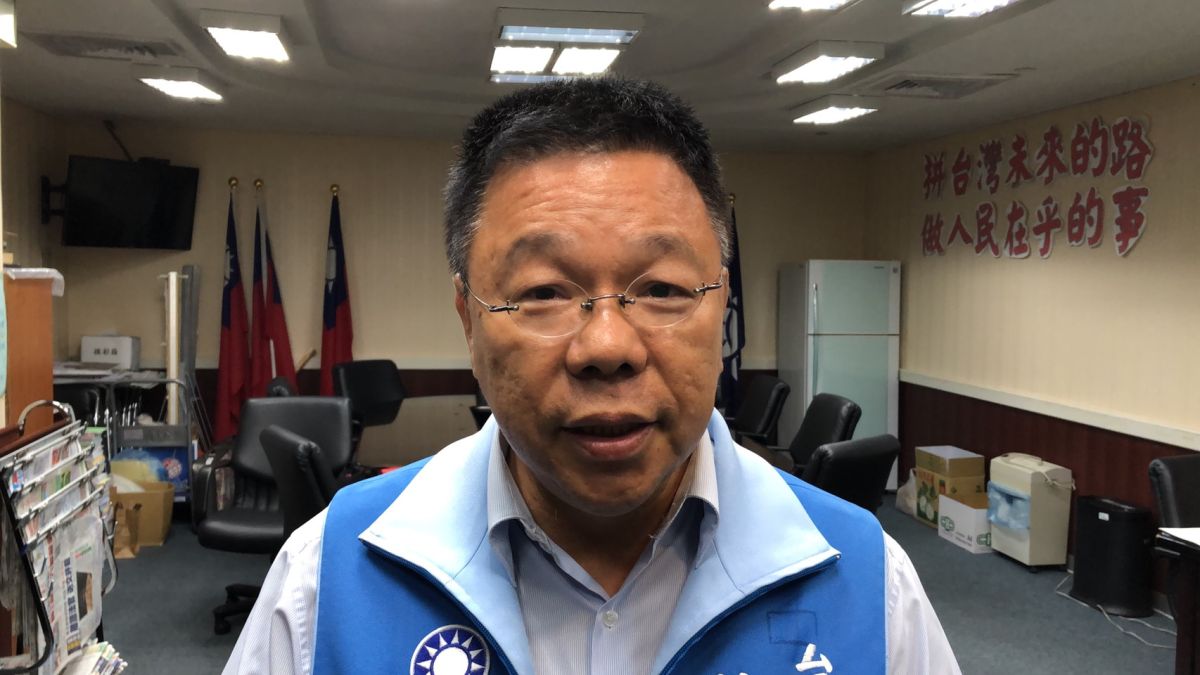 ▲國民黨團書記長蔡育輝痛批台南市政府缺錢就將市民當成提款機，三年房屋稅已多徵收52.59億房屋稅，107會計剩餘款也高達50多億。
（圖／記者陳聖璋攝）