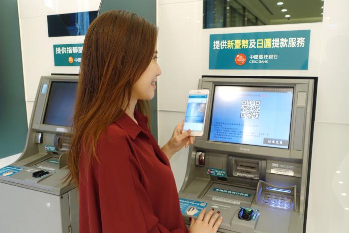 ▲防止設在超商的自動櫃員機（ATM）再被整台被搬，中信金控表示已加強機台固定並遠離商店出口。（圖／中信銀行提供）