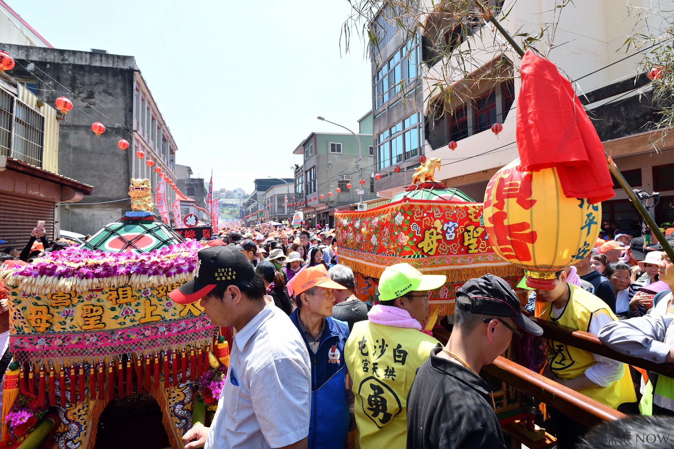 白沙屯媽祖、山邊媽祖回鑾看戲。（圖／記者林柏年攝）