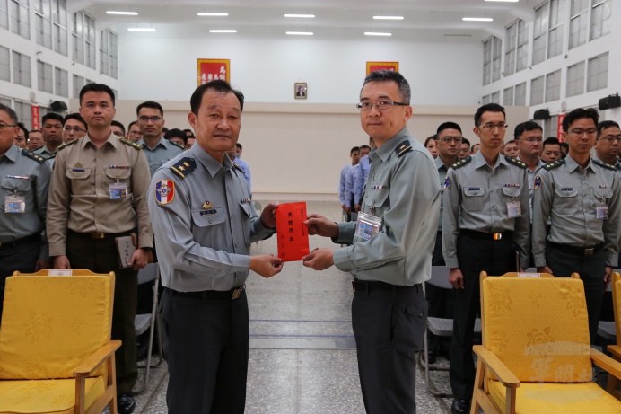 ▲ 軍備局長房中將1日前往205廠視導，勉勵單位前瞻三軍需求，強化國防自主能量。（軍備局205廠提供）