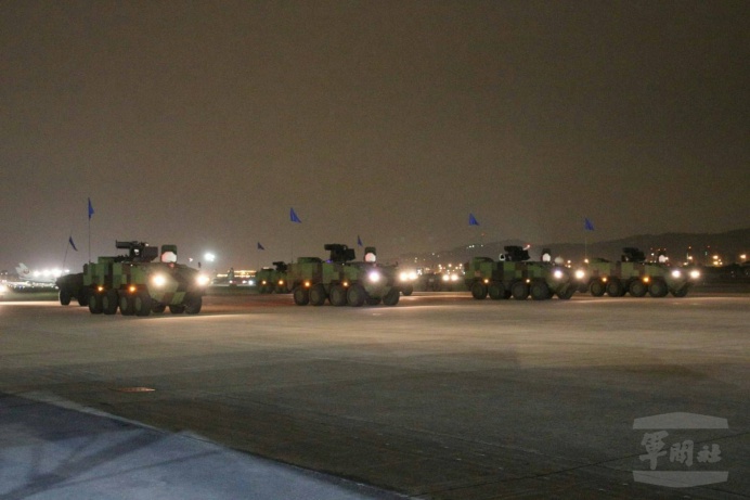 ▲ 憲兵202指揮部16日凌晨在松山機場實施戰備任務訓練。（憲兵202指揮部提供）