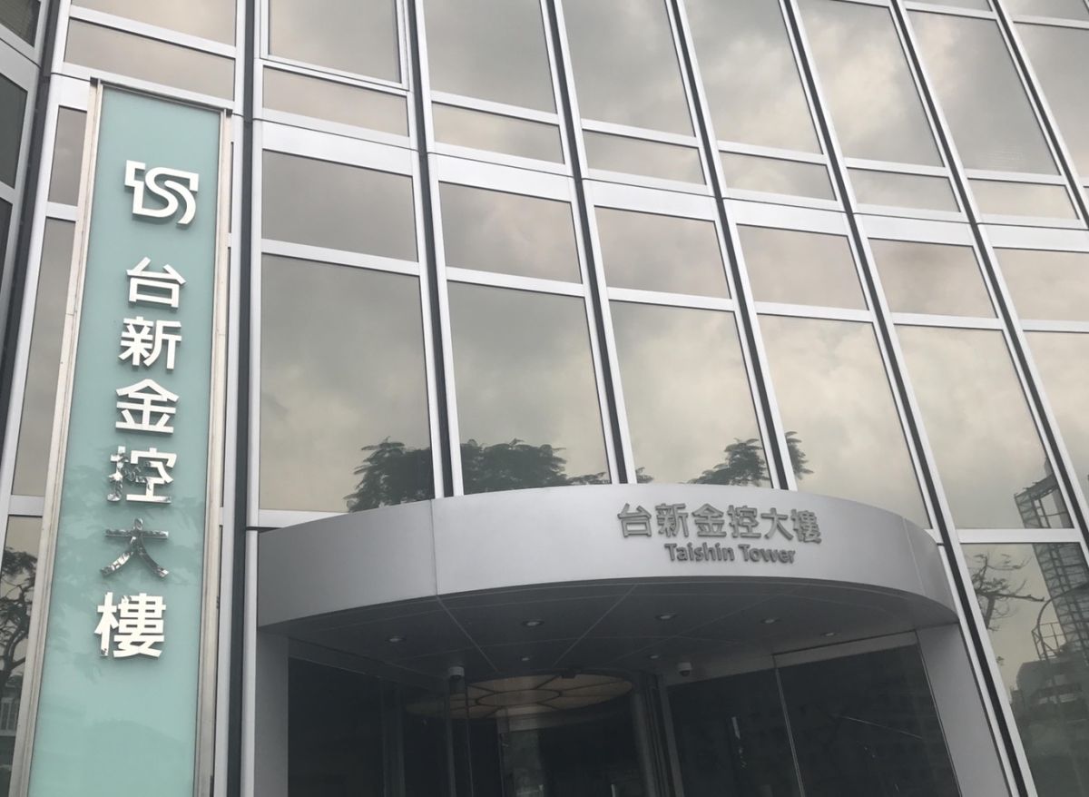 ▲因抵觸金管會「金金分離」政策，台新金控董事長吳東亮夫人彭雪芬請辭新光金控董事，不過，台新金也有指派內部人擔任彰銀董事，亦引發金管會主委顧立雄關注。（圖／NOWnews資料照）