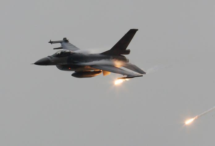 ▲空軍F-16戰機發射熱焰彈。（圖／軍聞社提供）