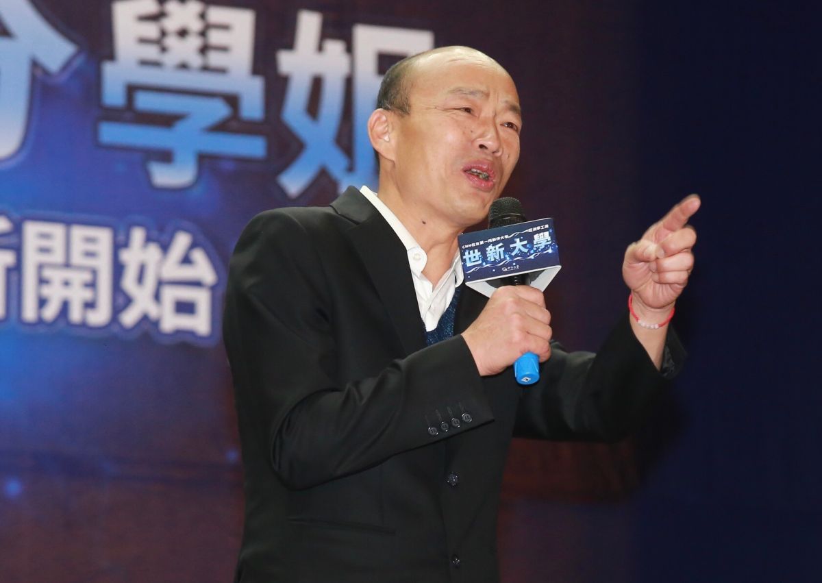 韓國瑜赴世新大學演講，回憶當年讀軍校，入伍時最不習慣大家一起洗澡。 (圖/記者葉政勳攝)