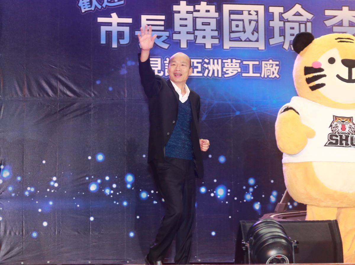 征服宇宙說惹議，韓國瑜1日受訪時解釋，這是雙語學校的校訓，說給小朋友聽的，希望他們胸懷大志。 (圖/記者葉政勳攝)