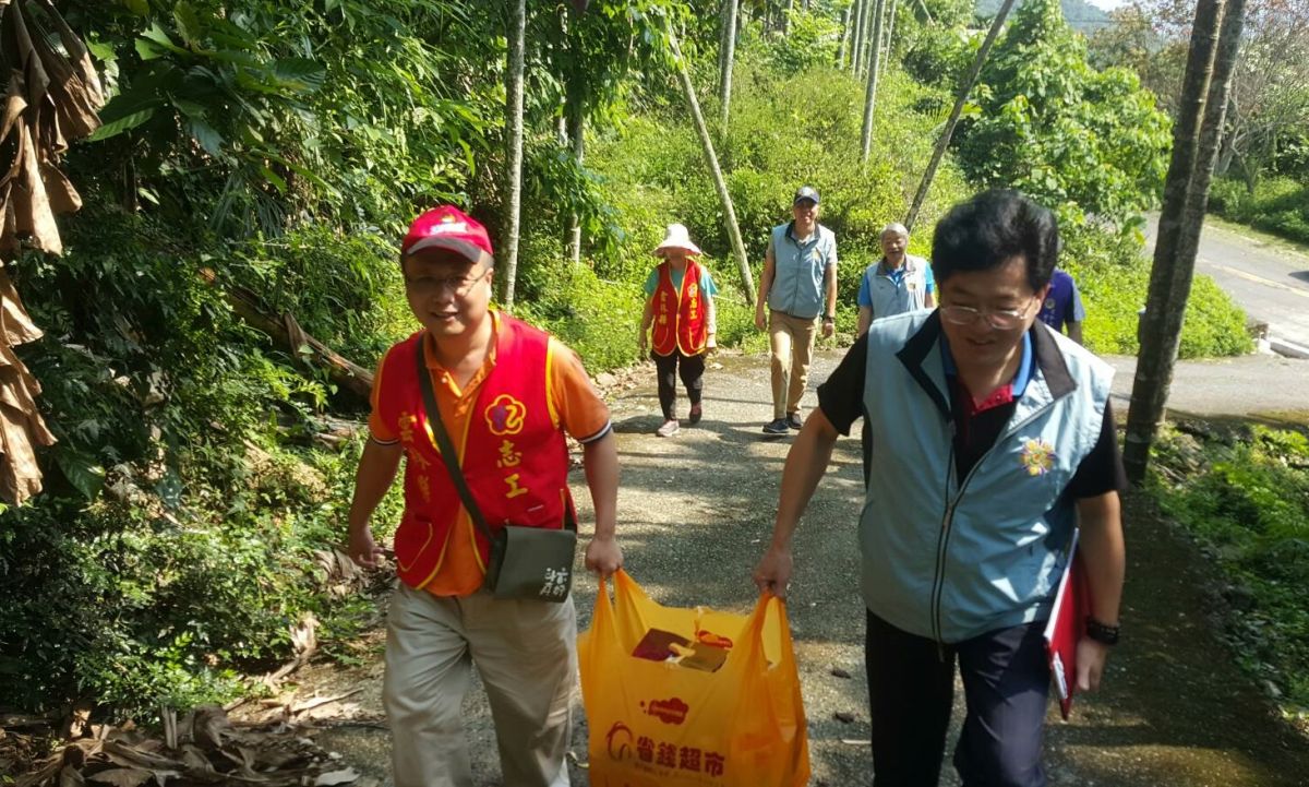 ▲處長邵更新帶領榮欣志工隊至古坑偏鄉山區。（圖／記者蘇榮泉攝，2019.05.01）