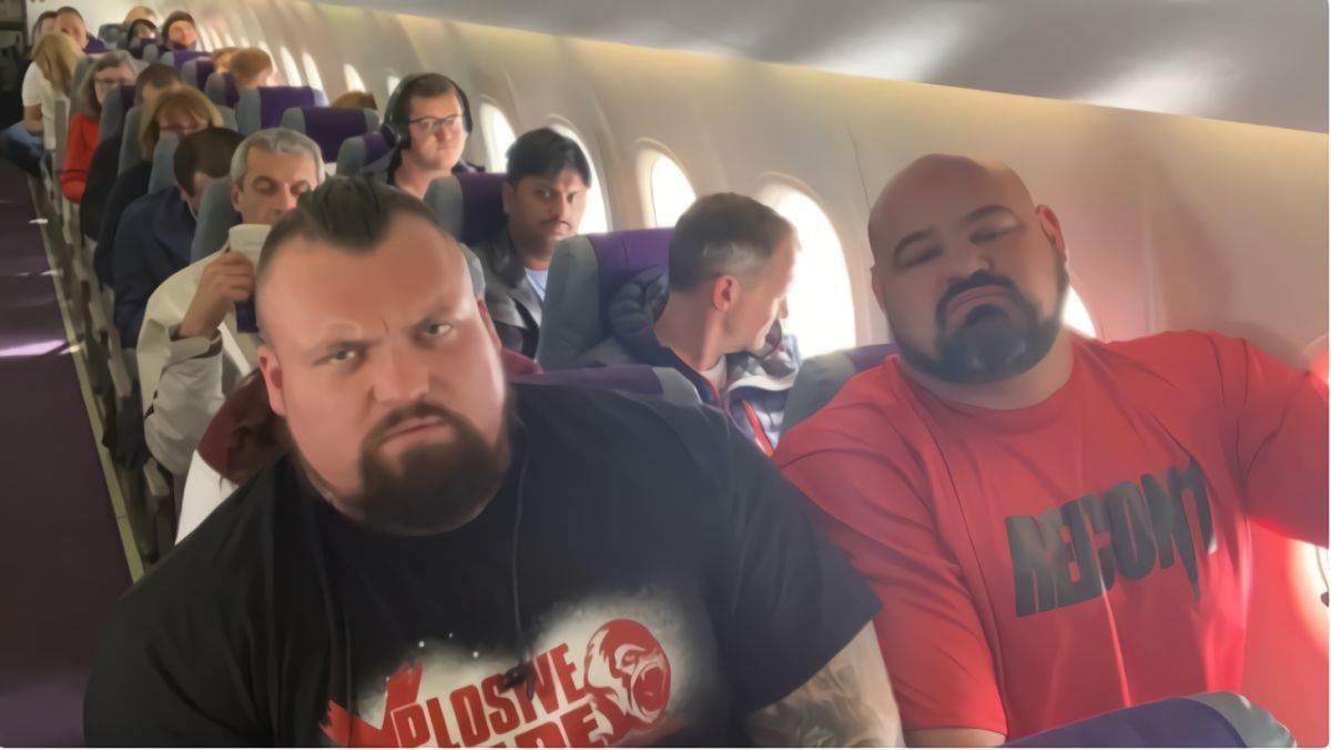 ▲搭飛機遇到「2個浩克」。（圖／翻攝自eddiehallwsm IG）