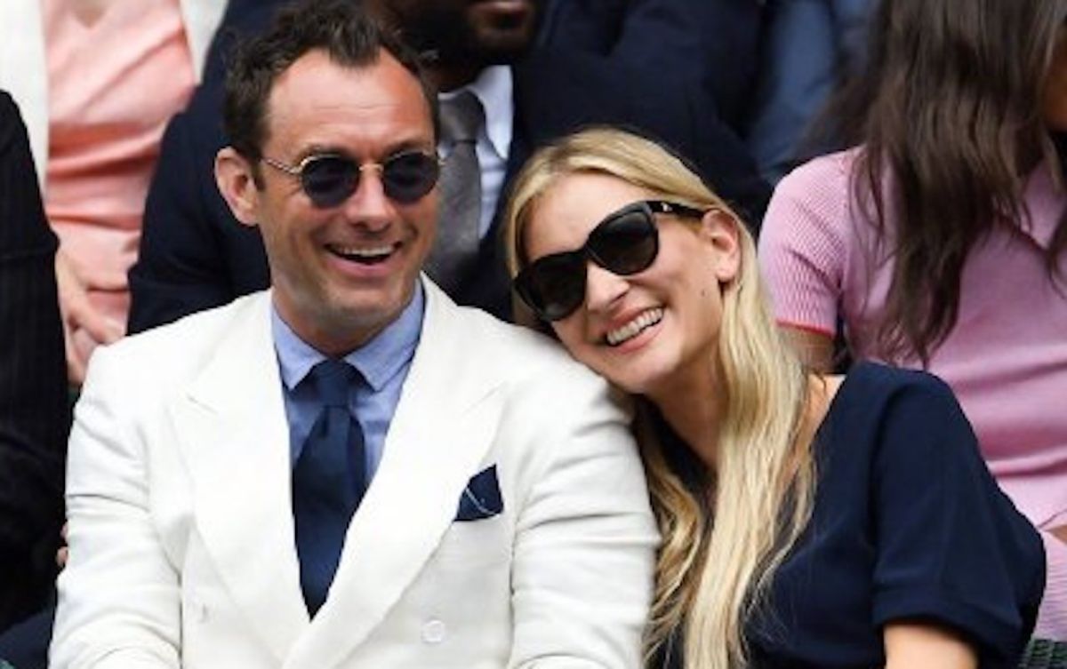 ▲裘德洛和女友Phillipa Coan交往4年。（圖／翻攝微博）