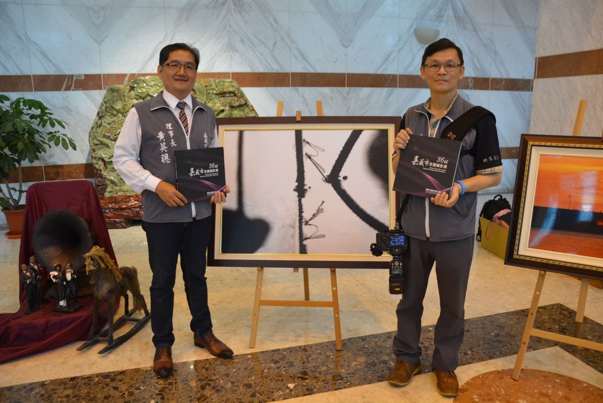 ▲嘉義市攝影學會理事長黃英聰、總幹事黃振遠。（圖／記者郭政隆攝影2019.5.2）