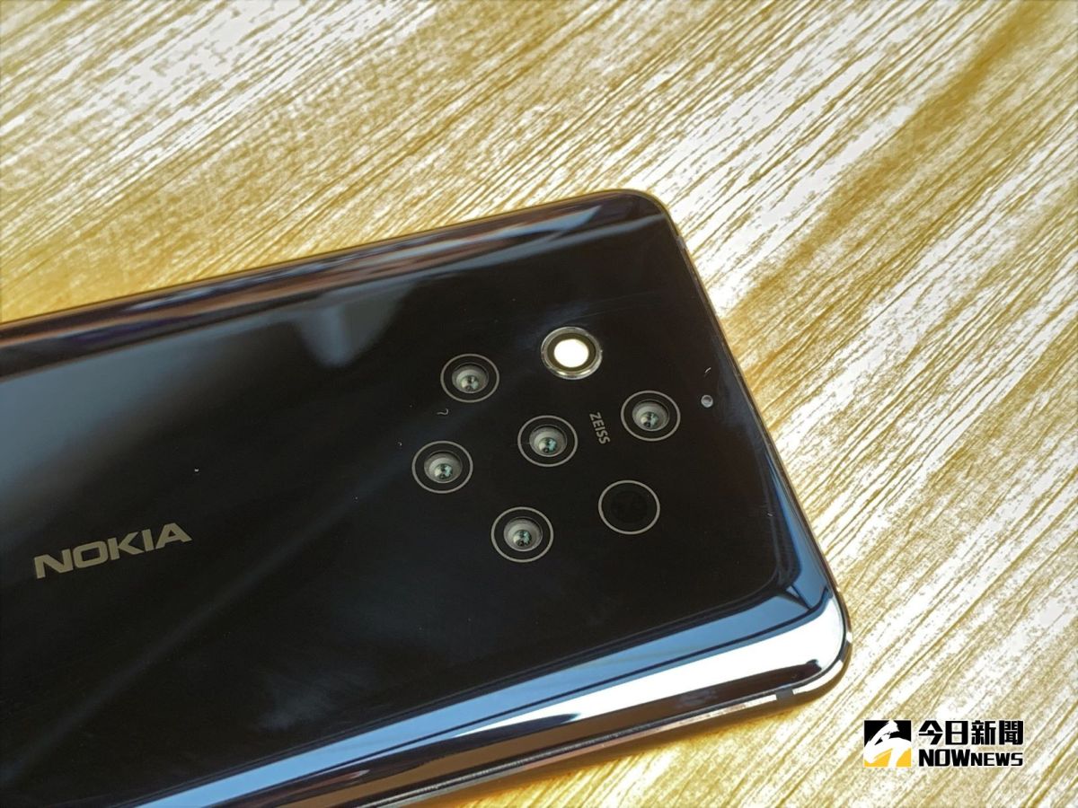 ▲Nokia 9 PureView 內建蔡司光學認證五鏡頭與閃燈設計。（圖／記者劉士成攝）