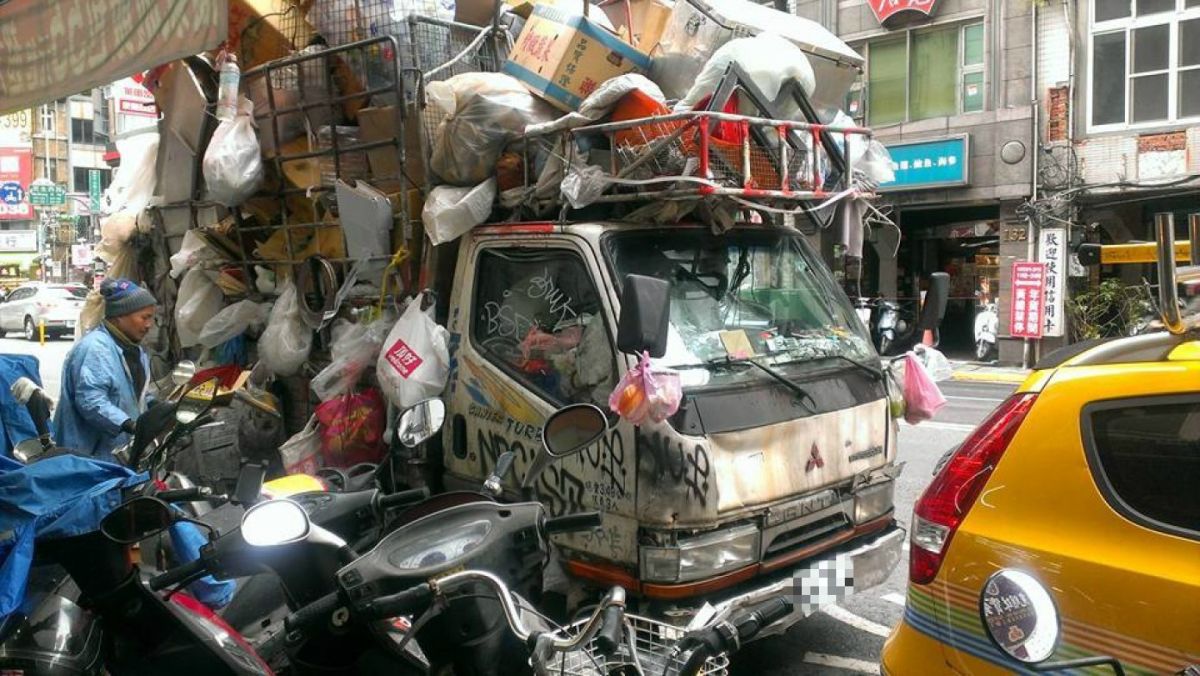 ▲月收破10萬！他曝回收業「5棟房收租」賺翻…這行業更狂。（圖／翻攝自爆料公社）