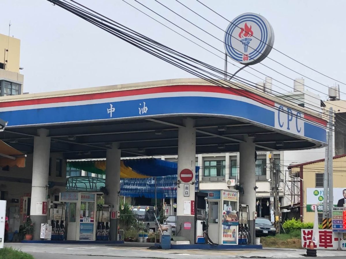 ▲大村鄉山腳路村東國小附近的一家加油站遭男子持刀洗劫。（圖／記者陳雅芳攝，2019.05.02）