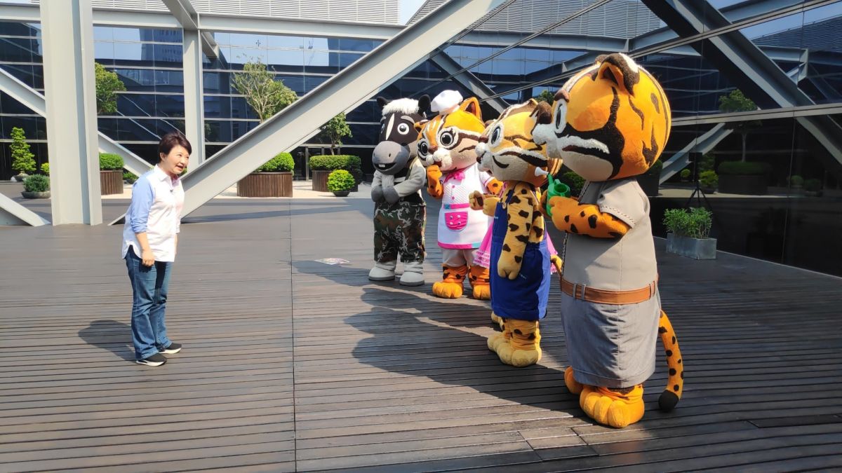 ▲台中花博吉祥物換工作跑道，市長盧秀燕面試後，聘請他們擔任「台中市城市吉祥物」。 (圖／柳榮俊攝2019.5.3)