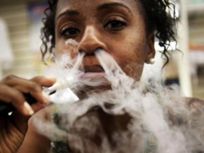 四大超商違規賣菸給青年比例暴增！專家：與兩大因素有關
