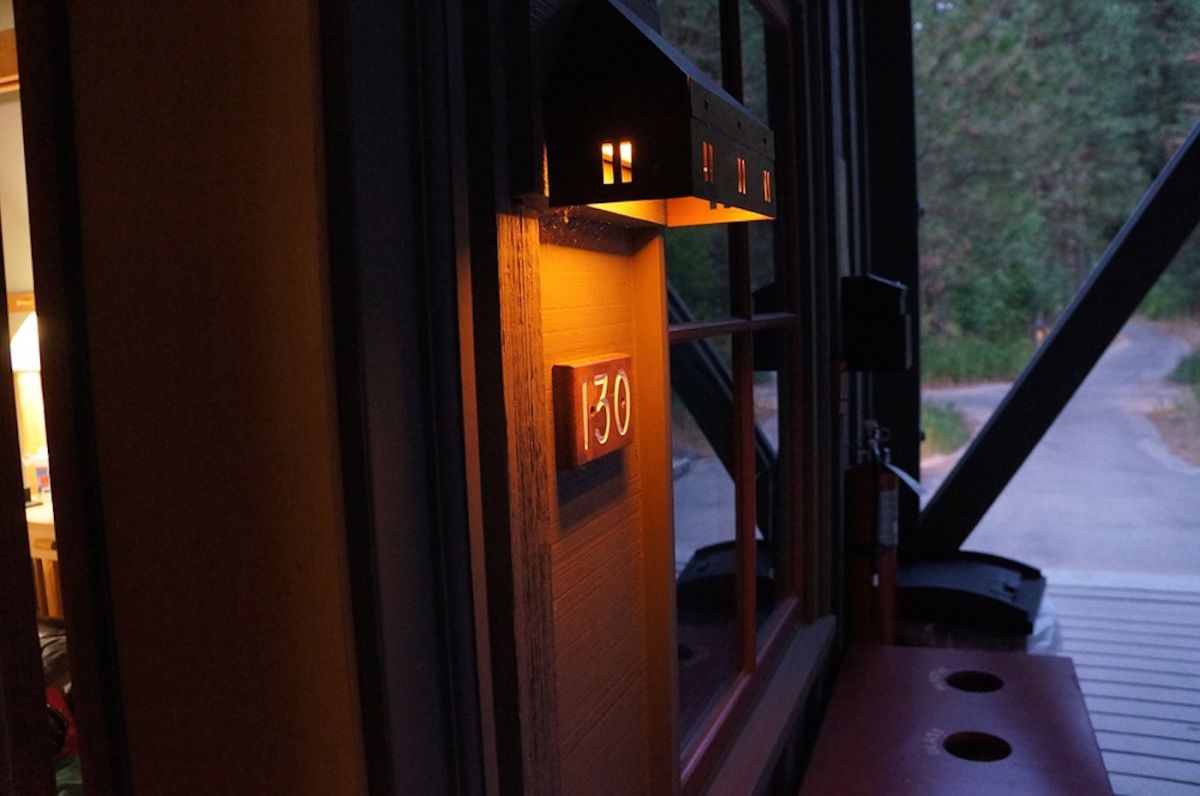 ▲女網友好奇詢問大家對於高中生上汽車旅館的看法，貼文立刻引發討論。（示意圖／翻攝自 Pixabay ）