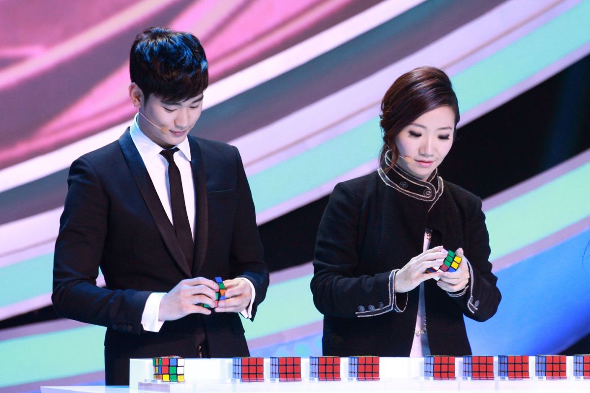 ▲陶晶瑩（右）看到偶像金秀賢開心不已。（圖／TVBS提供）