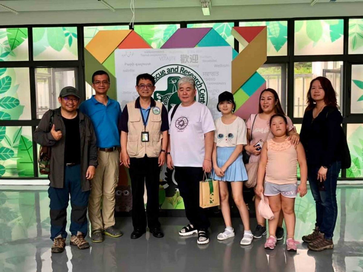 ▲俄羅斯科學院西伯利亞分院，冰凍圈生物研究所長奧克洛普柯夫（右五）一家人，受邀來台演講與參訪。（圖／春雷環境學社提供）