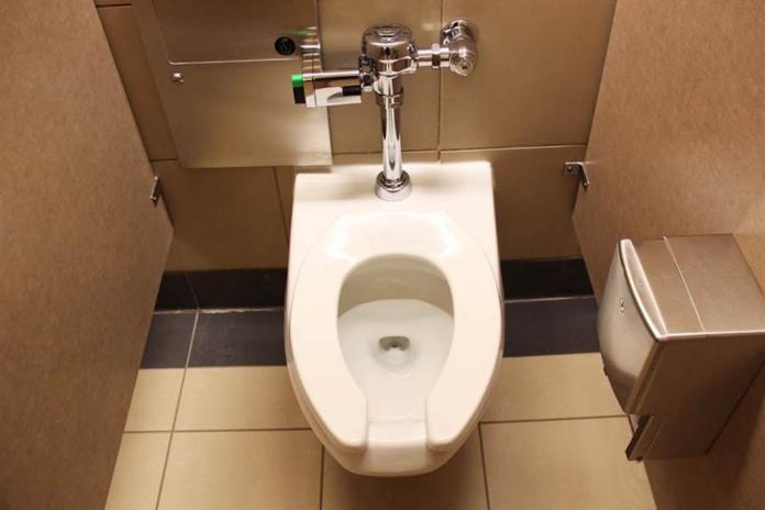 ▲國外公共廁所較常見 U 型馬桶坐墊。（圖／達志影像／美聯社）