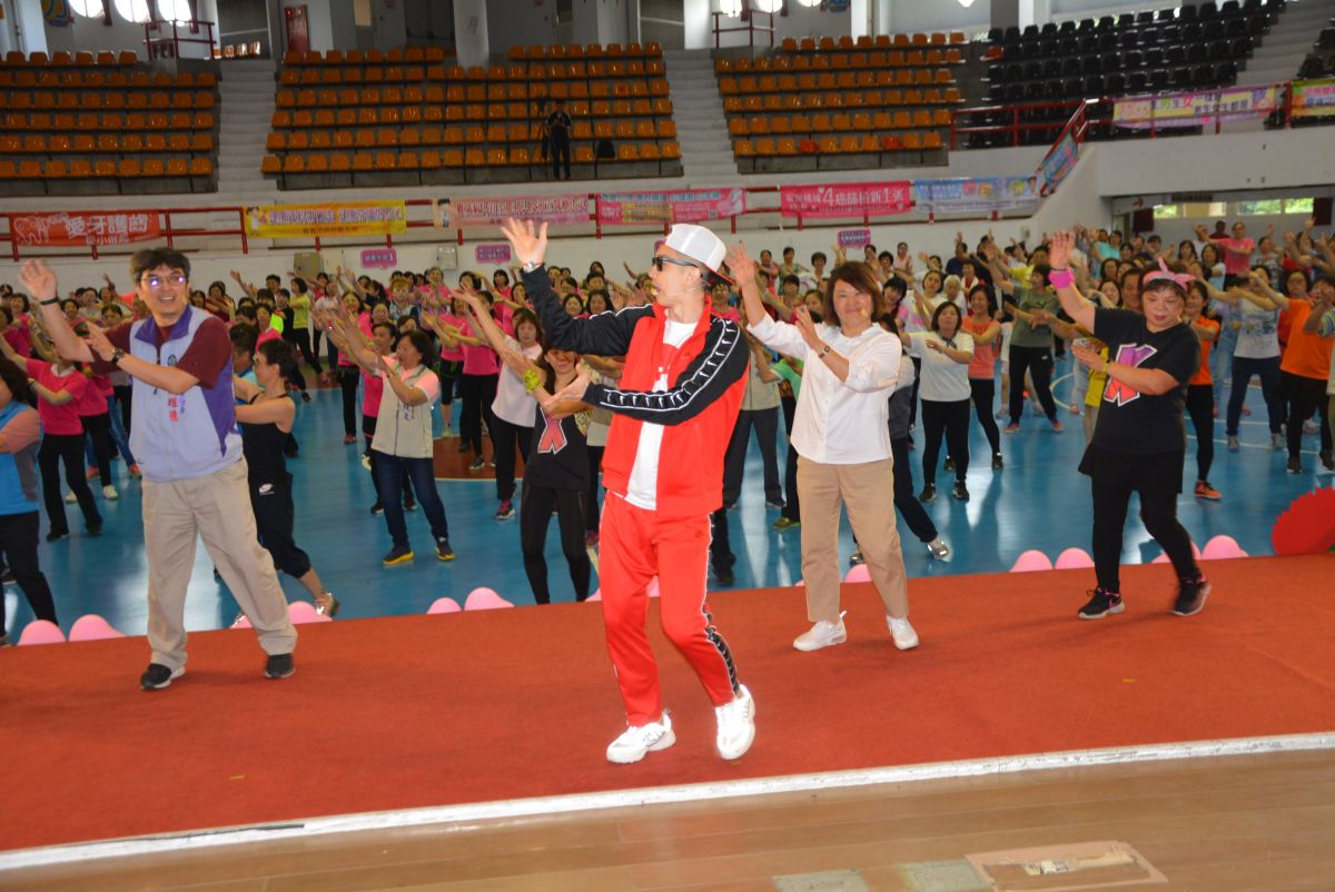 ▲姐姐妹妹動健康活動，吸引500多位民眾參加。（圖／記者郭政隆攝影2019.5.5）