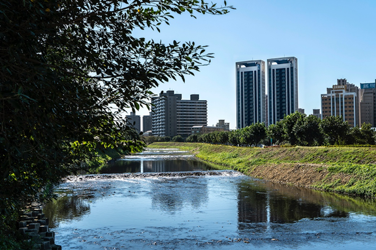  ▲面對新街溪河案水景，坐擁遼闊視野及永久棟距。(圖/公關照片)