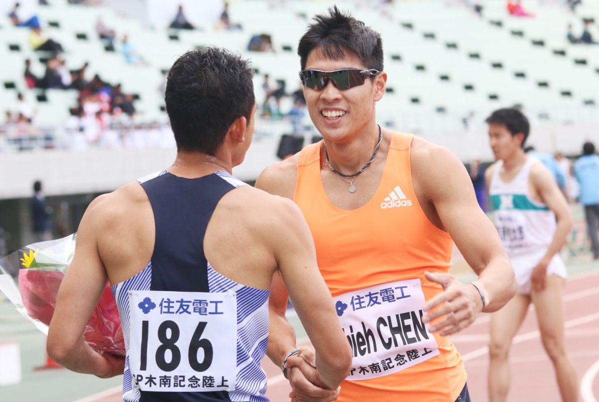 ▲我國「跨欄王子」陳傑(右)。（圖／Charles Sports提供）
