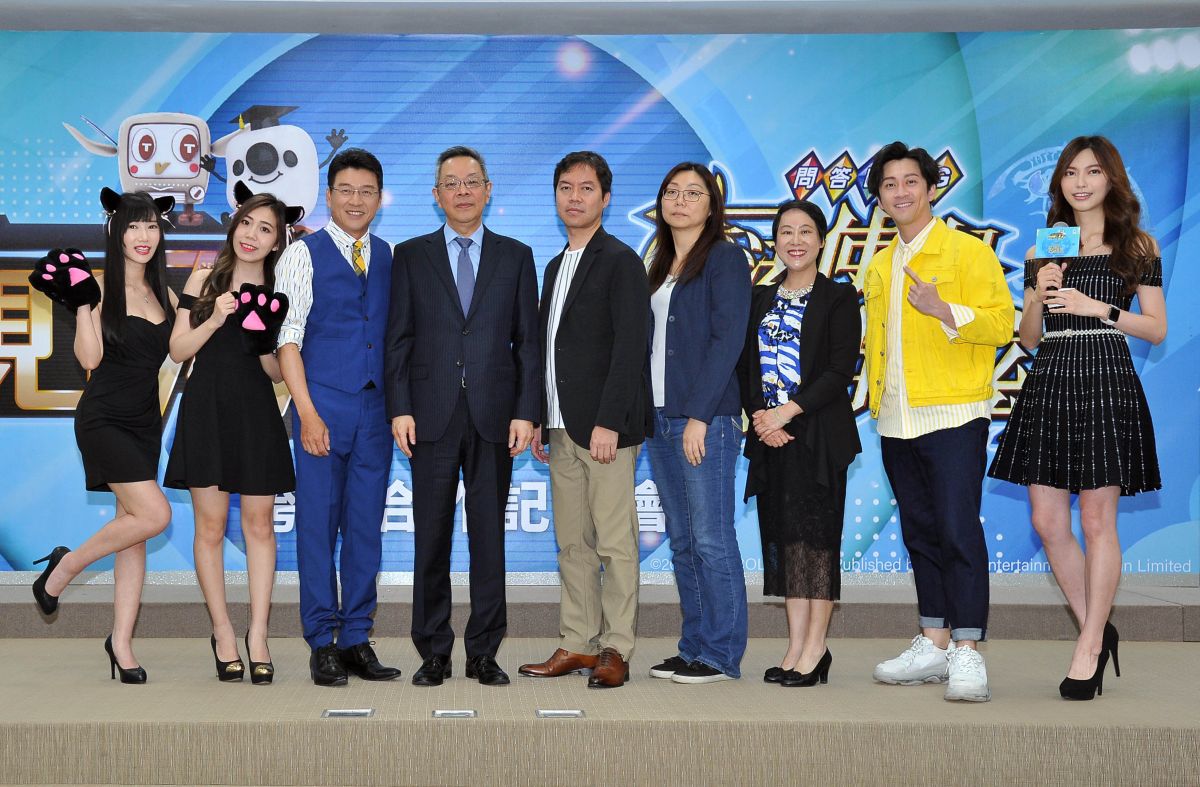 ▲ 又又（左起）、蒂蒂Didi、謝震武、周法勛、永田博丈、嚴濰秜、楊秋蘭、陳漢典和張小壹開心留影。（圖／台視提供）