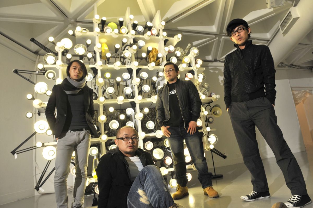 「豪華朗機工」由4位80世代的藝術家(左起)陳志建、張耿豪、張耿華、及林昆穎組成。 (圖／豪華朗機工)