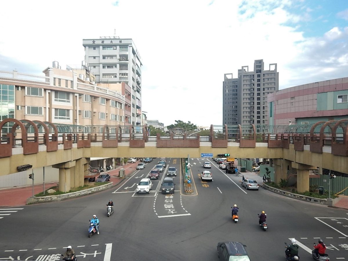 ▲豐原區圓環南路與中正路口人行陸橋，試辦封閉1個月，評估該陸橋是否存廢。 (圖／建設局提供2019.5.7)