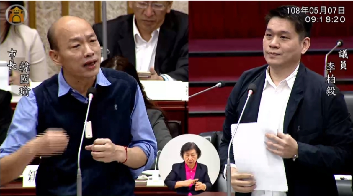 ▲李柏毅詢問韓國瑜是否能簽這2則MOU，韓國瑜卻在發呆。（圖／截自高雄市議會）