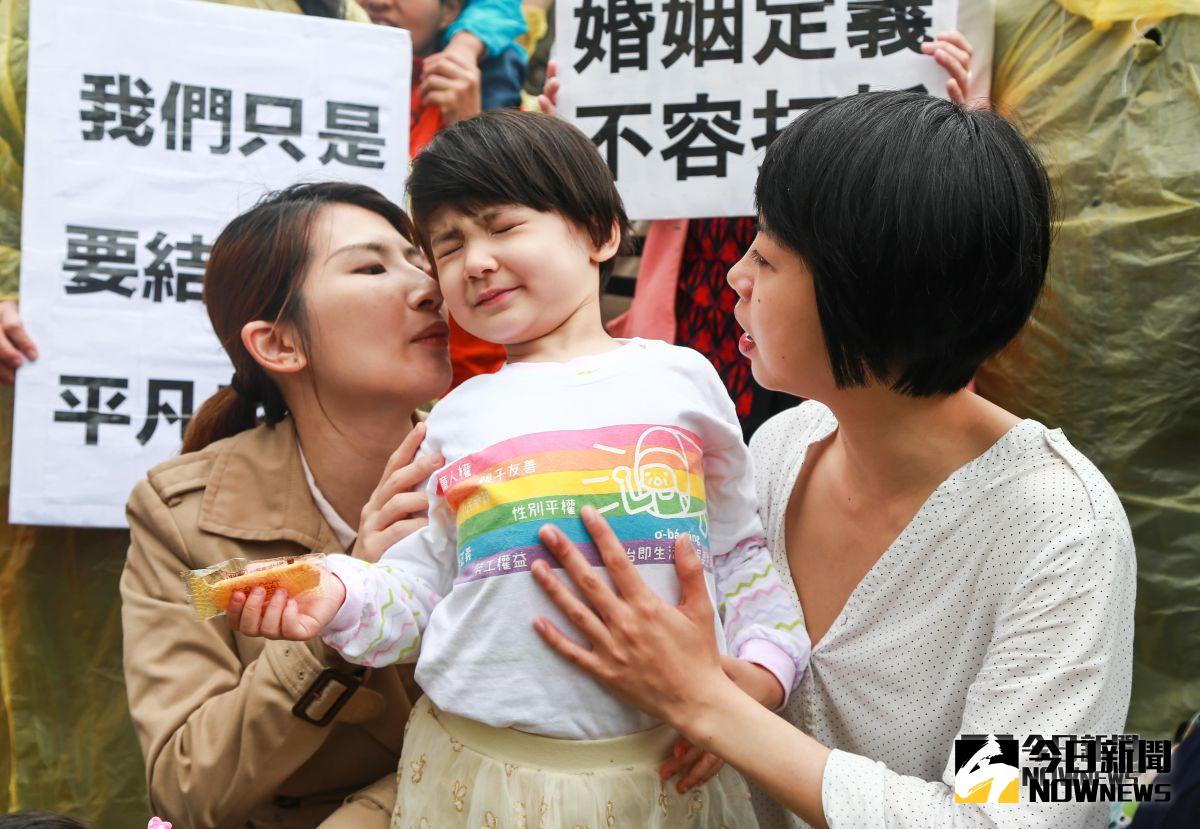 ▲台灣同志家庭權益促進會針對立委林岱樺提出的同婚專法中的同性結合版本，表示共同監護是罔顧孩童權益，他們希望立委們能夠三思重新考慮。（圖／記者葉政勳攝 , 2019.05.08）