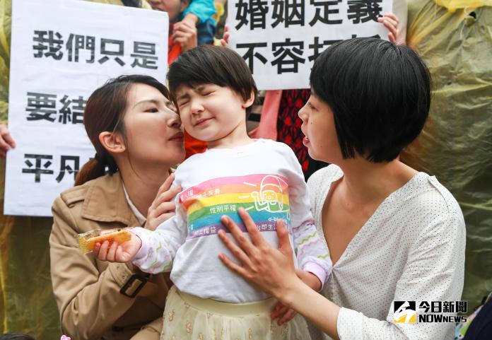 ▲台灣同志家庭權益促進會針對立委林岱樺提出的同婚專法中的同性結合版本，表示共同監護是罔顧孩童權益，他們希望立委們能夠三思重新考慮。（圖／記者葉政勳攝 , 2019.05.08）