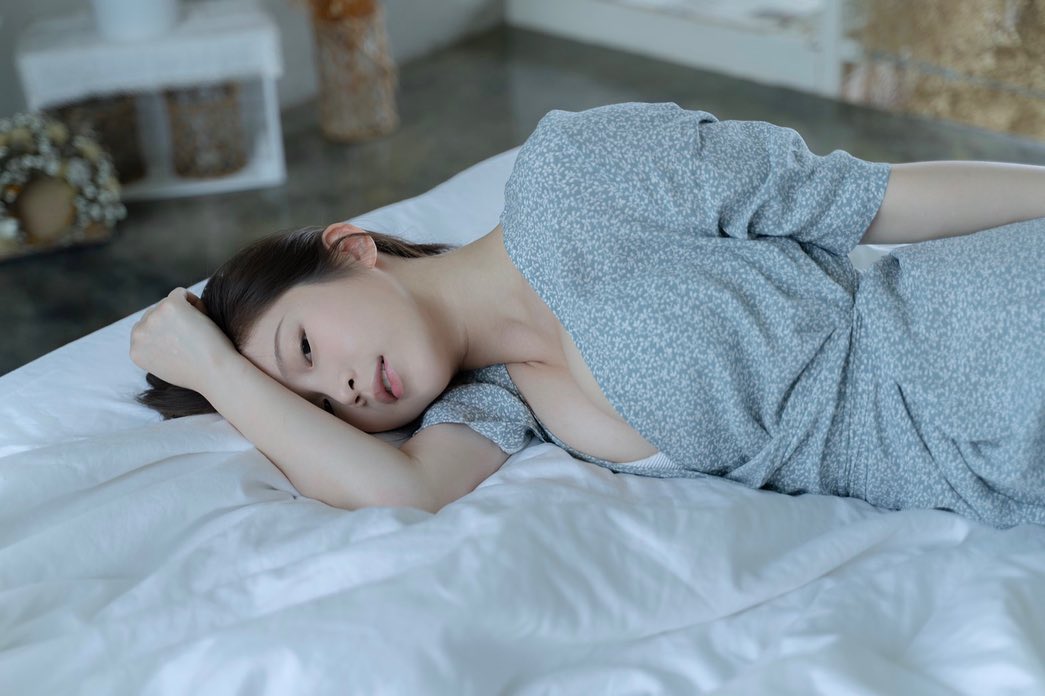 ▲雞排妹秀美胸撩粉。（圖／臉書）