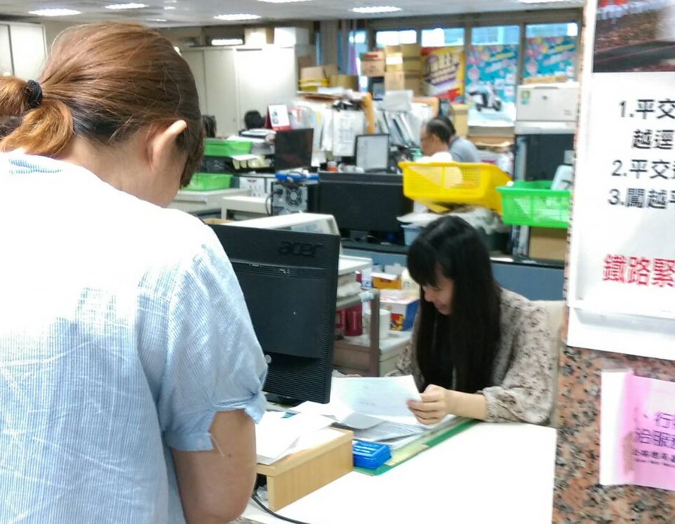 ▲民眾自願提前繳納汽、機車燃料費抽獎活動，計有160名額。（圖／記者蘇榮泉攝，2019.05.08）