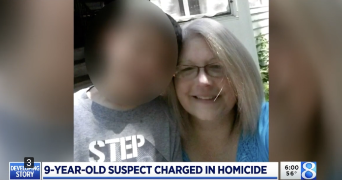 ▲美國一名9歲男童持步槍擊斃養母。（圖／截自YouTube影片）